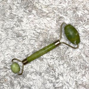 Double sided green jade roller skincare tool